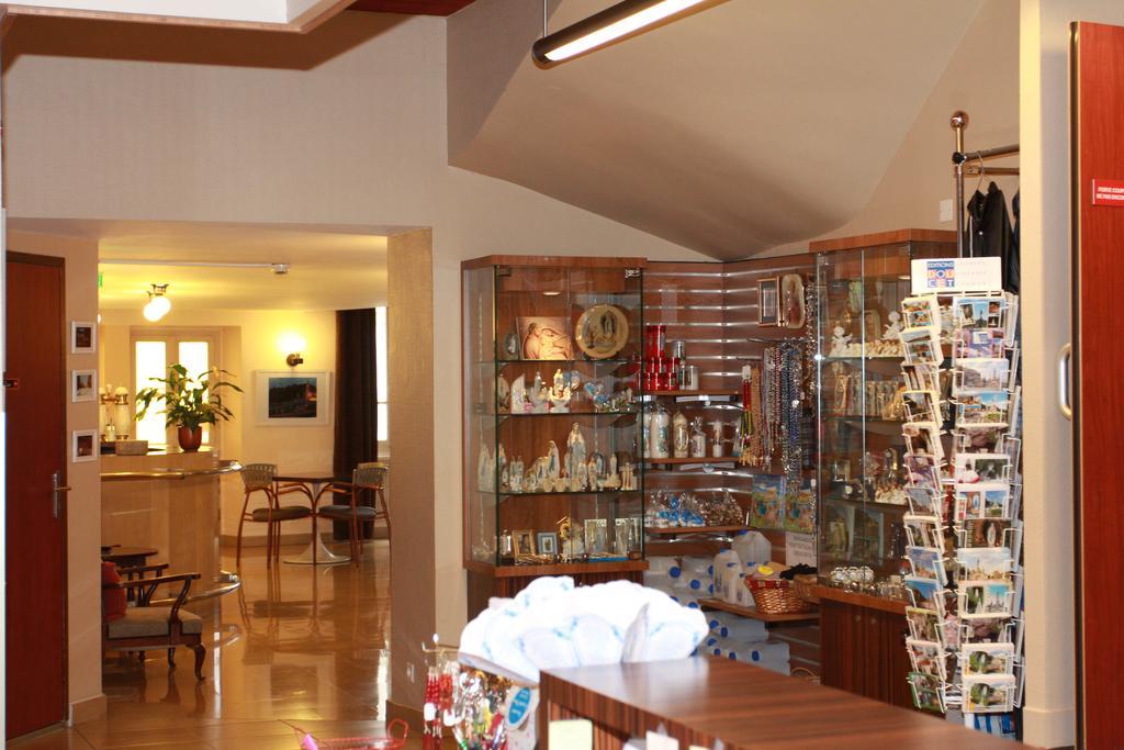 Hotel Saint Sebastien ลูร์ด ภายนอก รูปภาพ