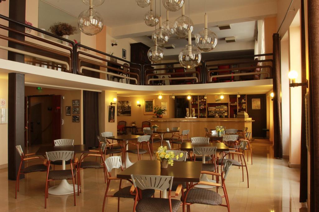 Hotel Saint Sebastien ลูร์ด ภายนอก รูปภาพ