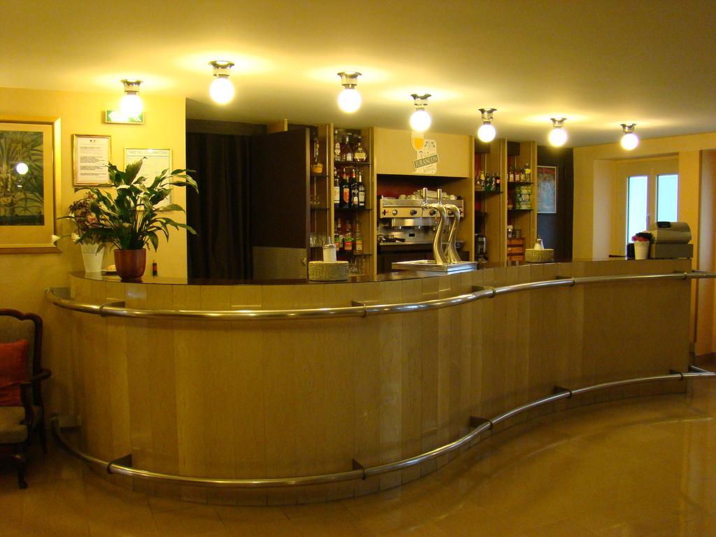 Hotel Saint Sebastien ลูร์ด ภายนอก รูปภาพ