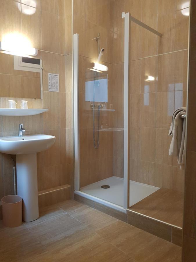 Hotel Saint Sebastien ลูร์ด ภายนอก รูปภาพ